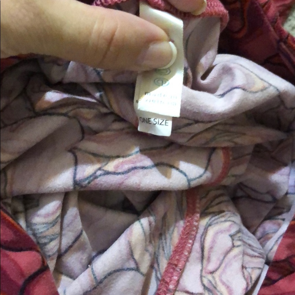 Lularoe leggings Roses - Picture 4 of 4